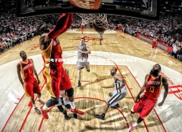 PG电子游戏-快船内线统治攻防两端 力克掘金彰显冠军相